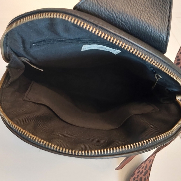 Universal Thread Cross Body Cheetah Print/Black Bag - Picture 4 of 5